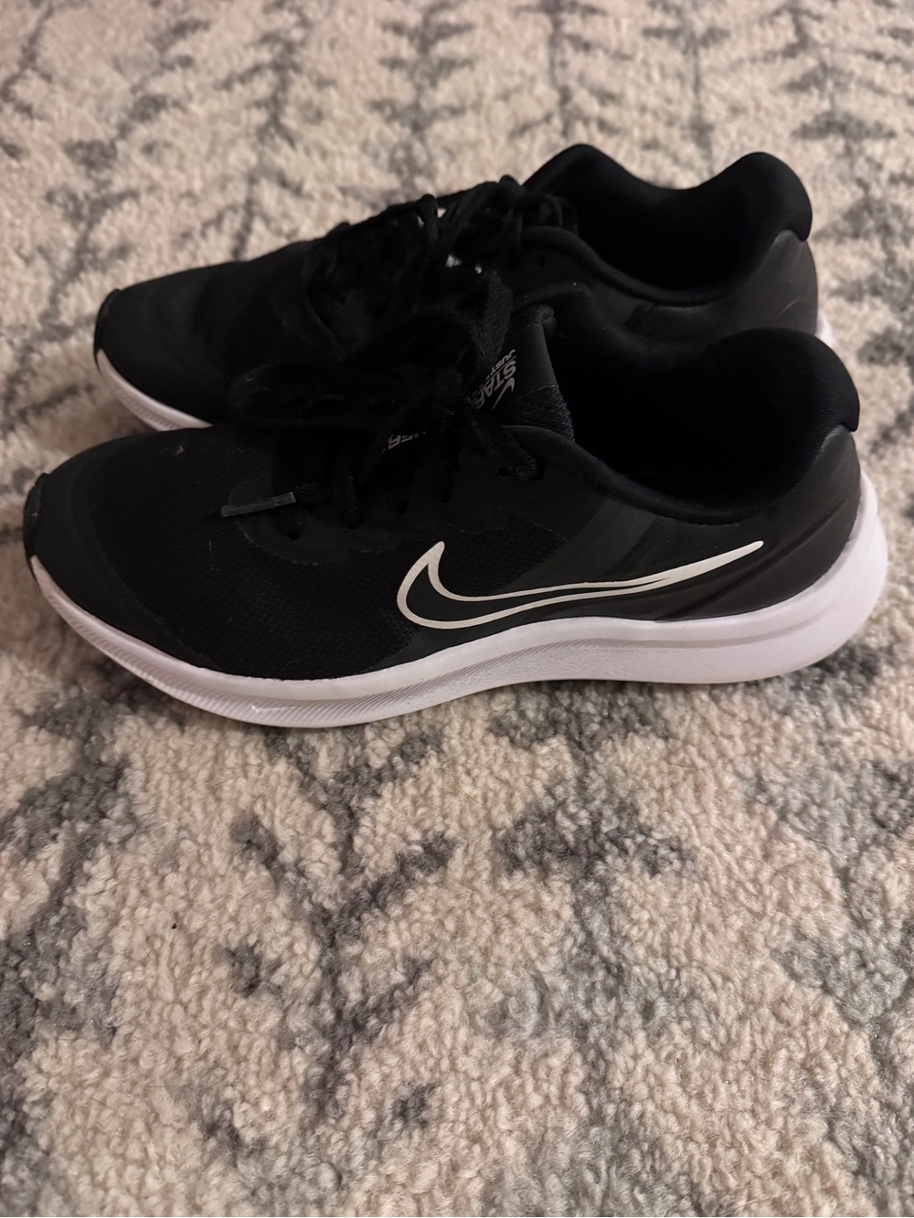 Nike Star Runner 3, Big Kids, Size 3.5 Girls or Boys